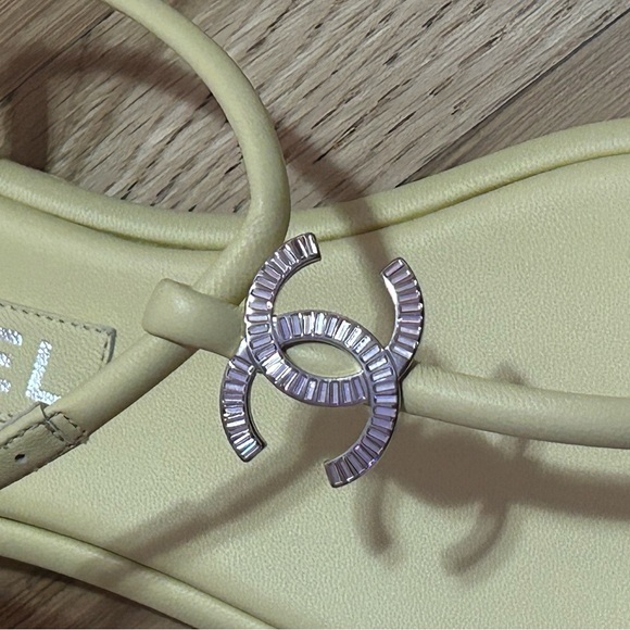 CHANEL SIZE 41 SANDAL - Picture 2 of 8